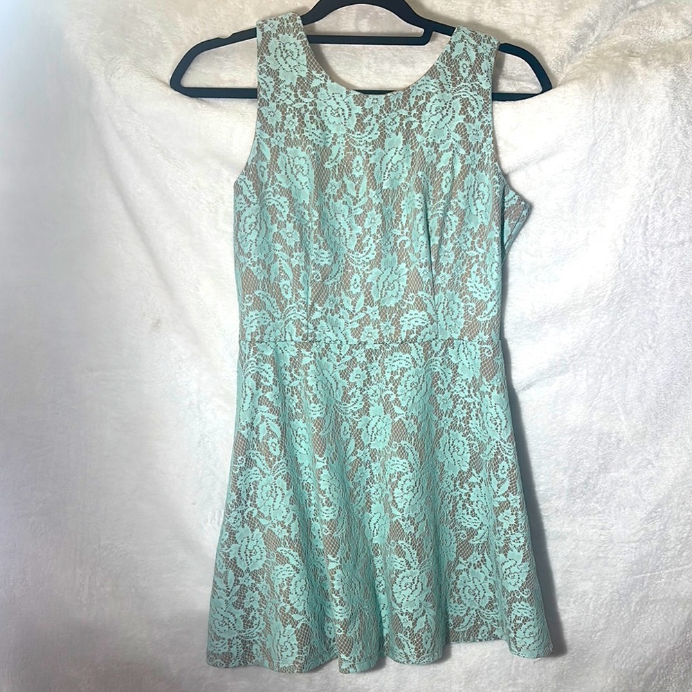 Elegant Lace Sleeveless Dress